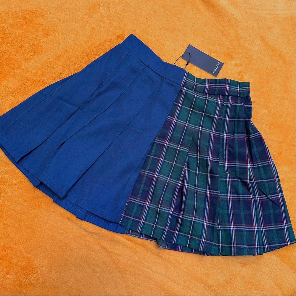 FOREVER 21 Navy blue and green pleated skirt NWT